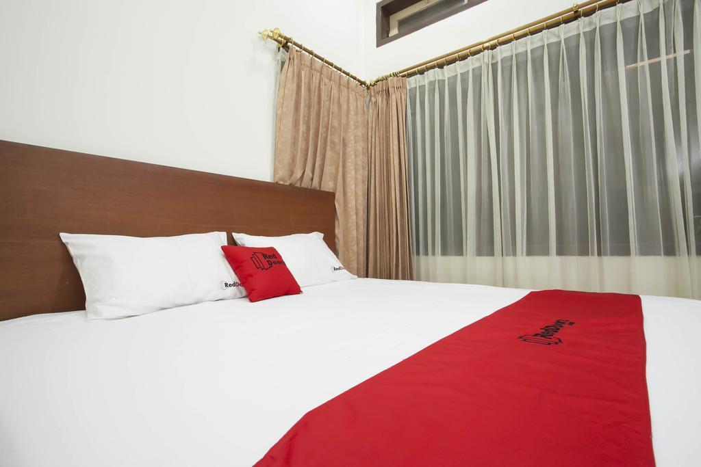 Reddoorz Near Balai Kota Surabaya Hotell Eksteriør bilde