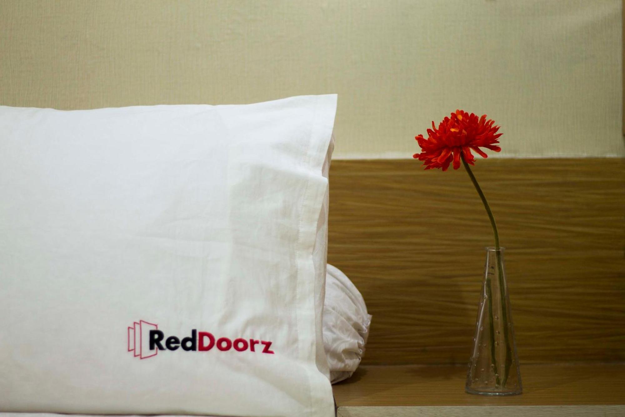 Reddoorz Near Balai Kota Surabaya Hotell Eksteriør bilde